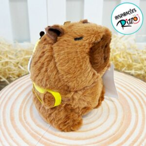 Chaveiro de Pelúcia Capivara com Mochila de Abelha 13cm 1 unidade
