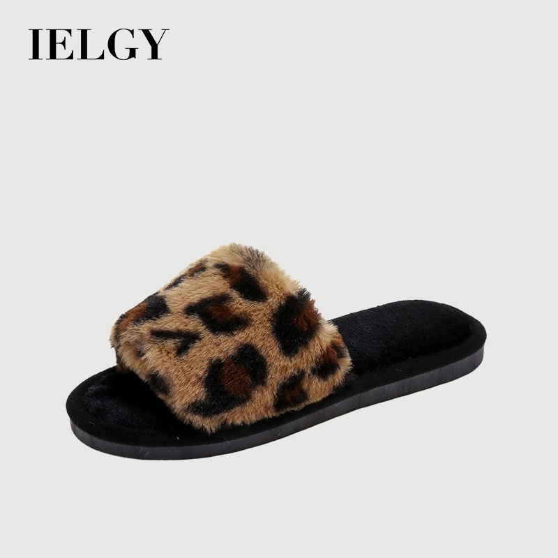 Os Chinelos De Pele Com Estampa De Leopardo Ielgy São Usados Por