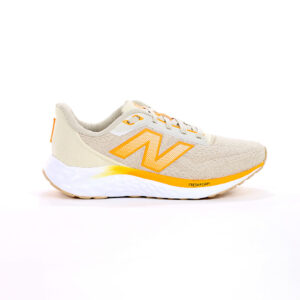 Tênis New Balance Fresh Foam Arishi V4 Bege e Laranja Feminino